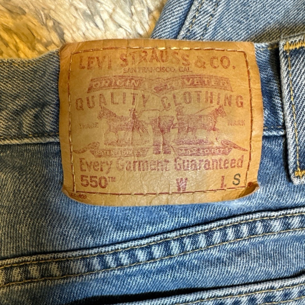 Levi’s Vintage 550 Relaxed Fit Tapered Leg Jeans 8
Mom  2021
